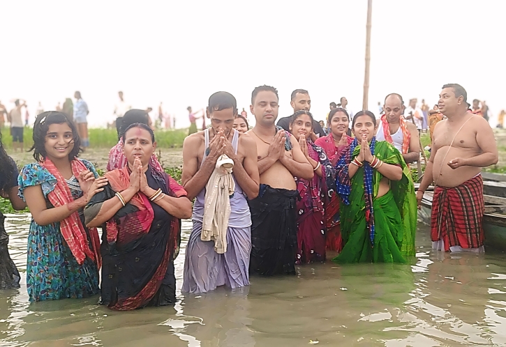 সারিয়াকান্দিতে সনাতন ধর্মালম্বীদের অক্ষয় তৃতীয়া স্নানে পুণ্যার্থীদের ঢল
